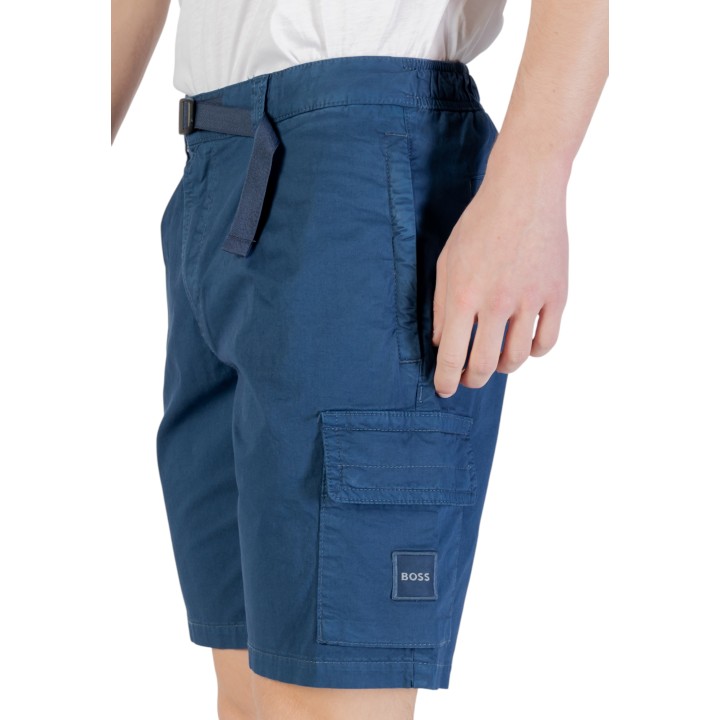 Detalle del cinturón ajustable del pantalón corto negro Boss Sariel