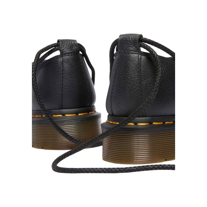 Detalle posterior de zapatos Dr. Martens Elphie II Virginia negros de mujer