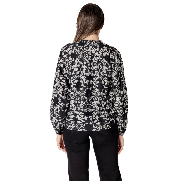 Blusa de mujer Ichi IHGOCINA SH negra con estampado floral vista posterior