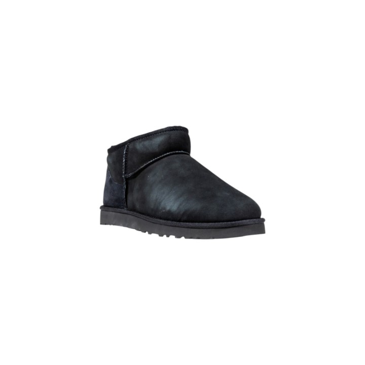 UGG M Classic Ultra Mini 1137391 para hombre en ante negro vista tres cuartos