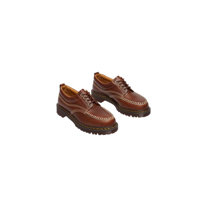 Dr. Martens Lowell Butterscotch Orleans 31817243 para hombre en cuero marrón vista tres cuartos del par