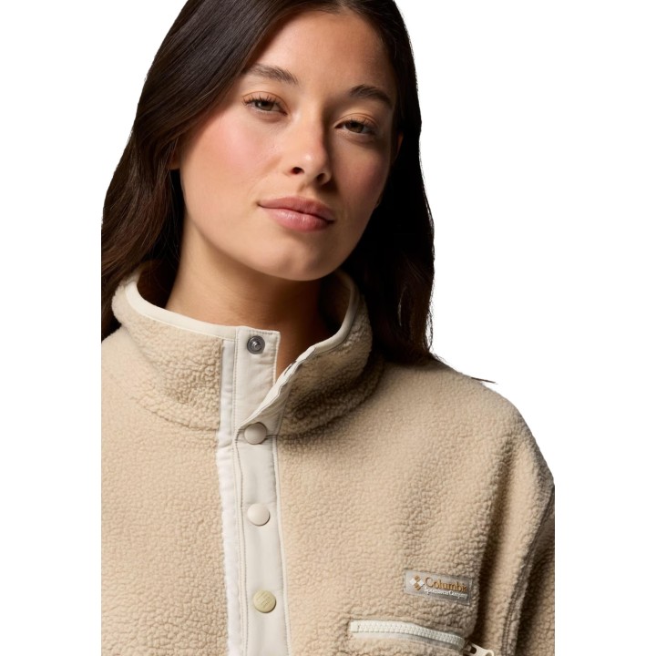Detalle frontal de sudadera Columbia Helvetia II beige de fleece para mujer