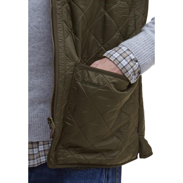 Detalle lateral del chaleco acolchado Barbour de hombre verde oliva Polarquilt MLI0002