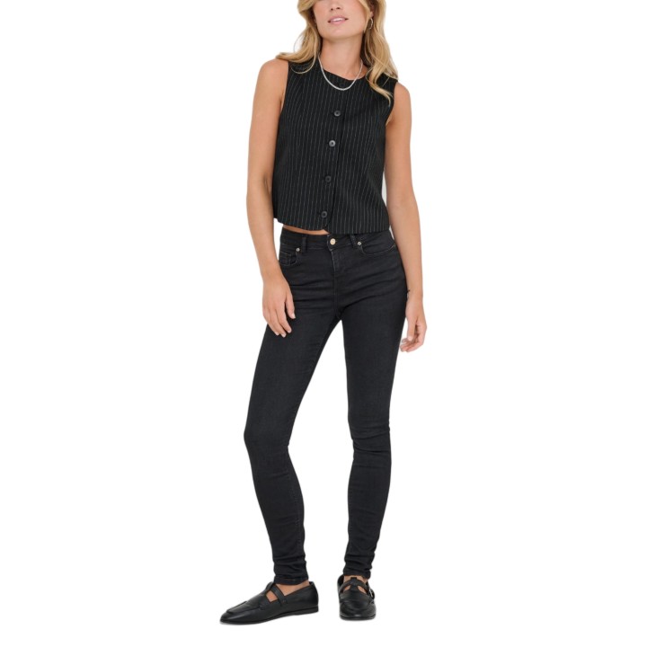 Chaleco Only de mujer negro vista frontal completa del modelo 15357618