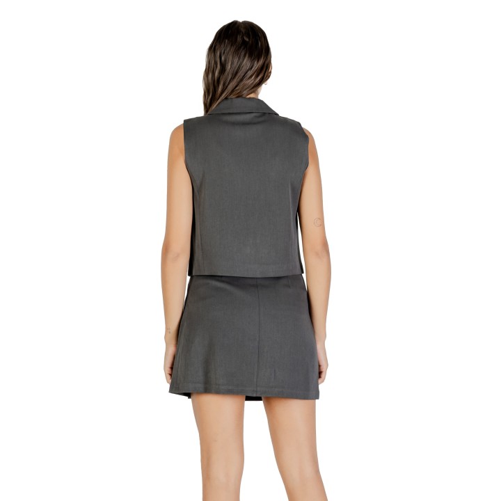 Chaleco de mujer Only gris vista posterior modelo 15351116