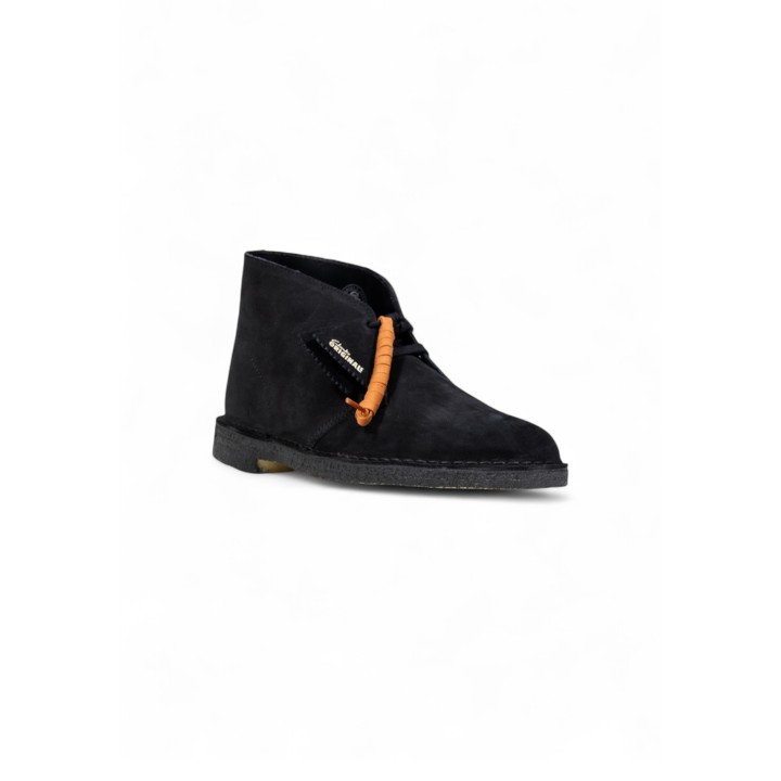 Bota Clarks Desert Boot 26155480 para hombre negra vista tres cuartos