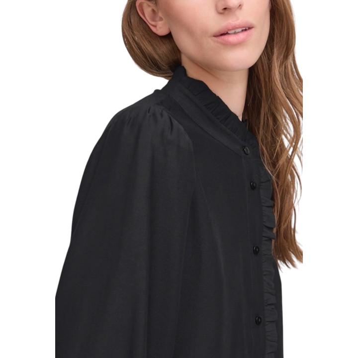 Detalle frontal de camisa negra de mujer Ichi IHKARLANI SH 20121887