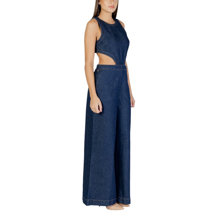Mono de mujer Colcci en denim oscuro vista de tres cuartos