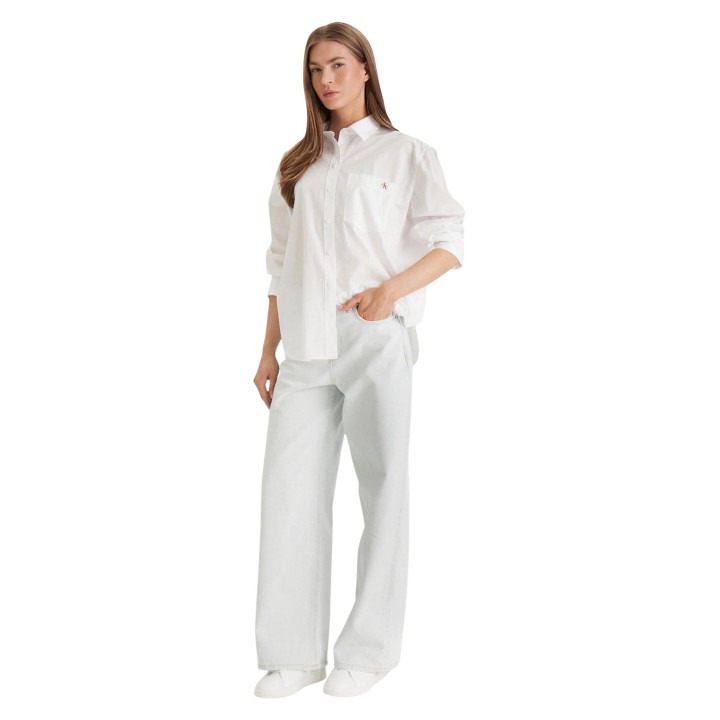 Calvin Klein Jeans camisa de mujer blanca vista de tres cuartos
