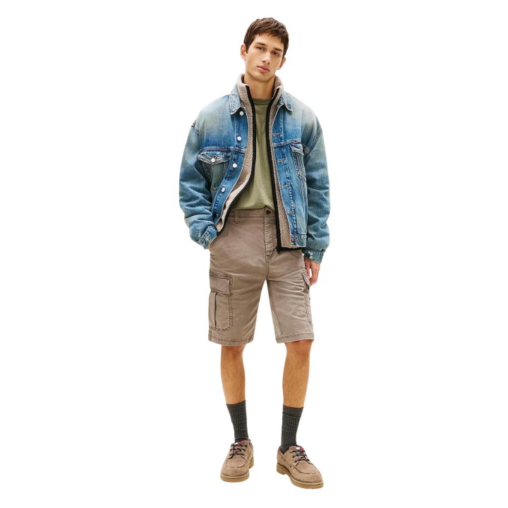 Tommy Hilfiger Jeans pantalón corto de hombre taupe vista tres cuartos