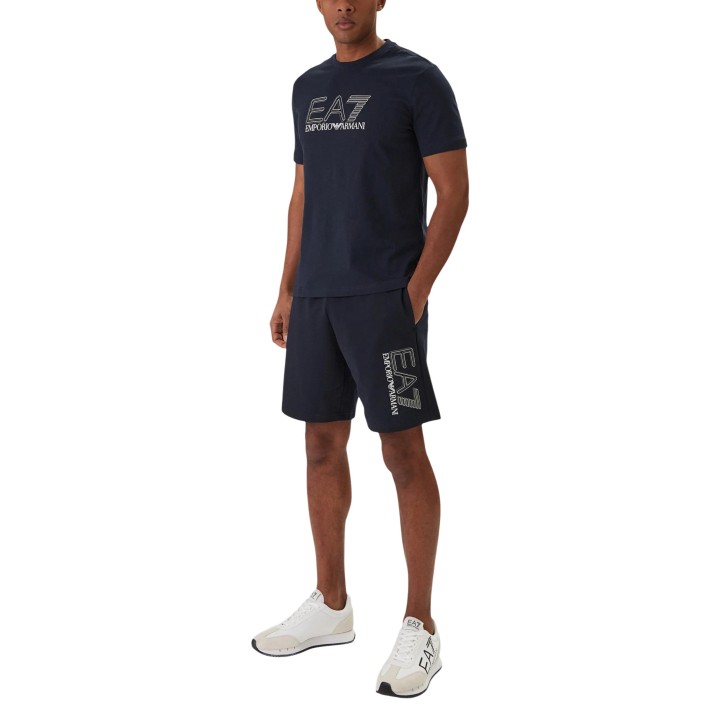 EA7 pantalón corto de hombre azul vista frontal de tres cuartos