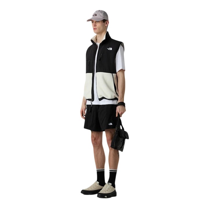 The North Face pantalón corto de hombre negro Class V Pathfinder NF0A8BHV vista tres cuartos