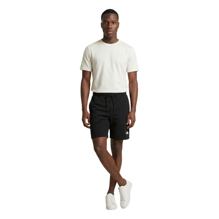 The North Face pantalón corto de hombre negro NF0A8GQB vista frontal de tres cuartos