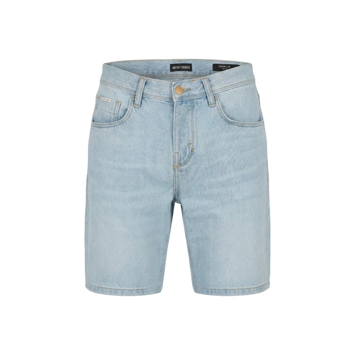 Detalle frontal del pantalón corto Antony Morato de hombre en denim claro
