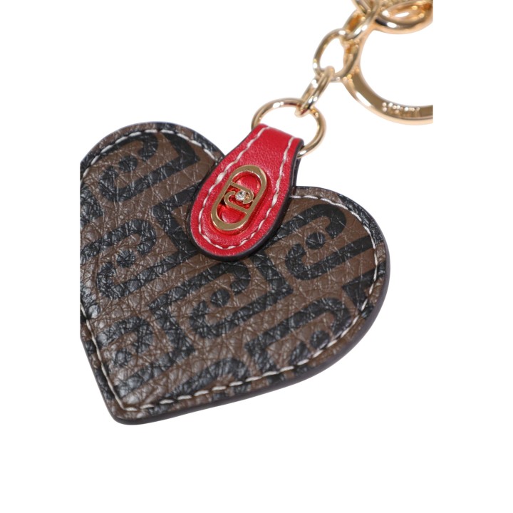 Detalle del llavero Liu-Jo de mujer marrón y rojo con corazón y herraje dorado