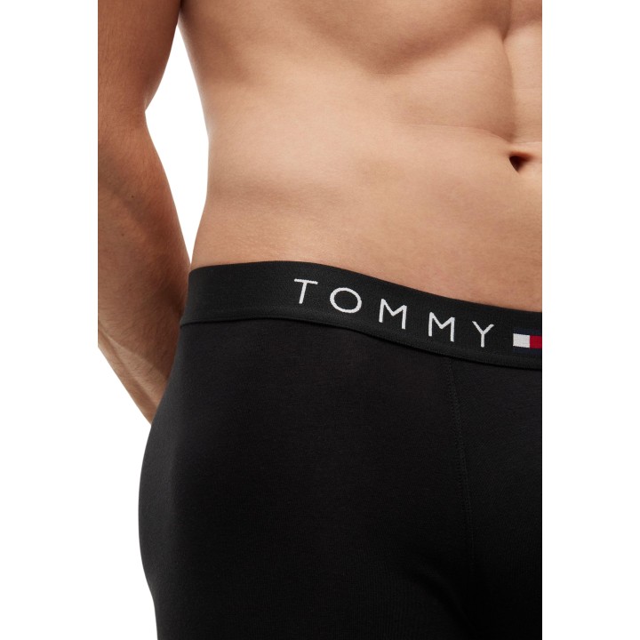 Detalle del cinturón de Tommy Hilfiger bóxer negro de hombre