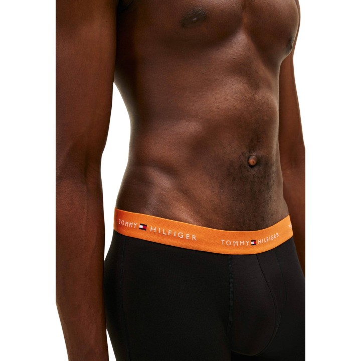 Detalle de bóxer Tommy Hilfiger para hombre negro con cinturilla naranja