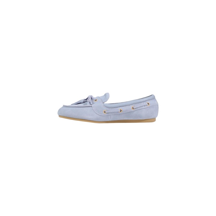 Liu-Jo Skipper 03 mujer en azul pálido vista lateral