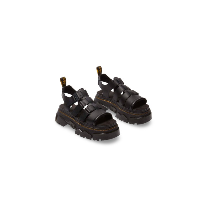 Dr. Martens Mattison 3s sandalia de mujer negra de Soft PU vista tres cuartos del par