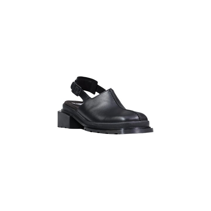 Sandalia mule negra de mujer Dr. Martens Maybole 42155001 en vista tres cuartos