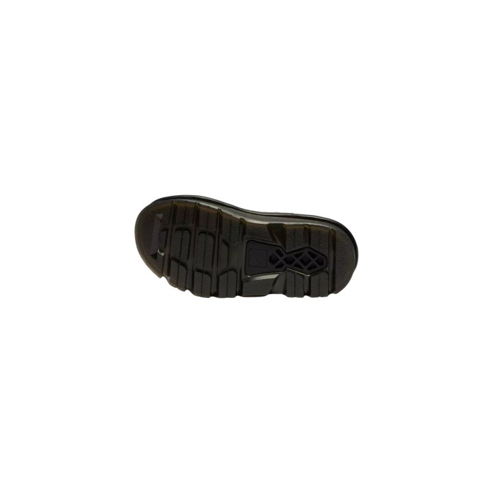 Detalle de la suela negra de sandalia Dr. Martens Zebzag marrón para mujer