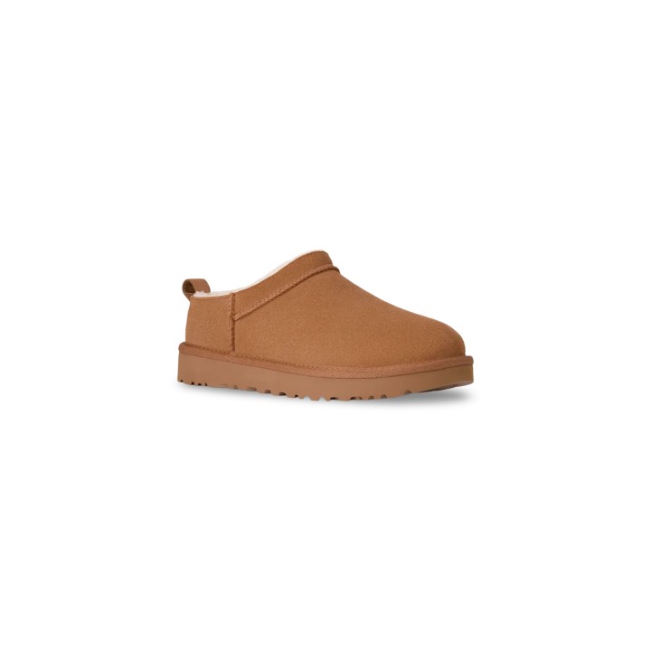 Ugg zueco Classic Micro para mujer en beige vista tres cuartos
