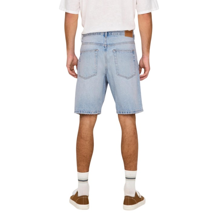 Only & Sons pantalón corto de hombre en denim azul claro vista posterior