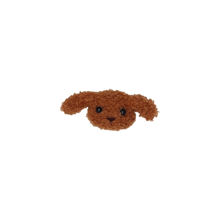 I am broche de mujer marrón con textura de peluche vista frontal en detalle