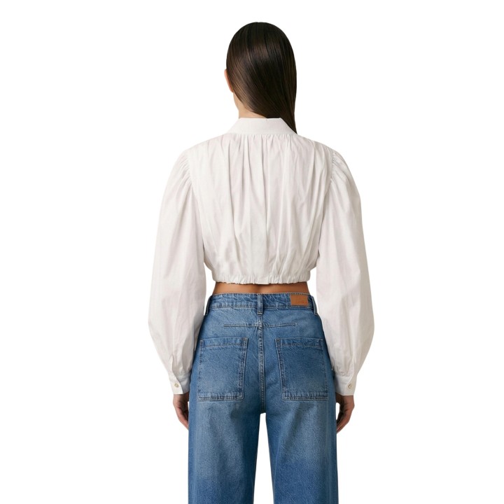 I am camisa cropped de mujer blanca de algodón vista posterior