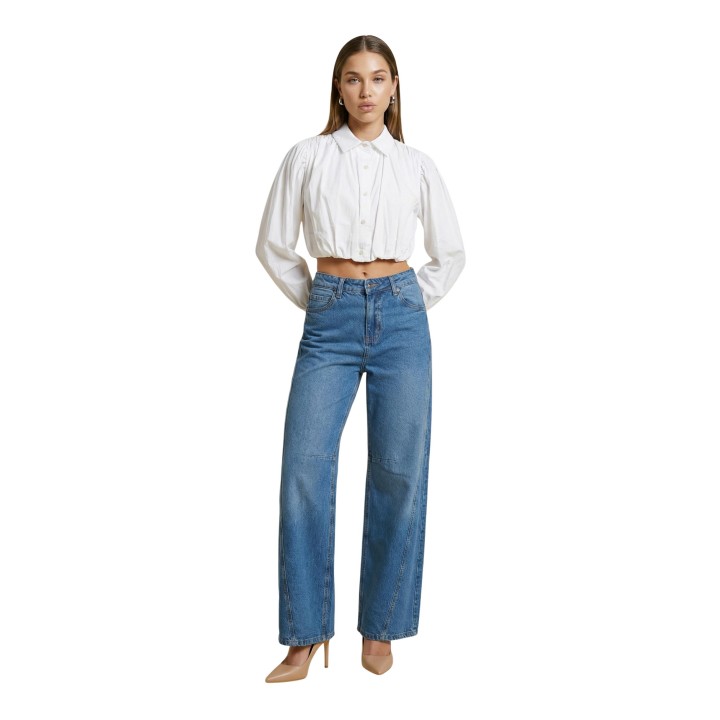 I am camisa cropped de mujer blanca de algodón vista frontal de cuerpo entero