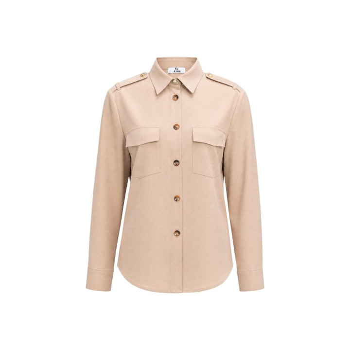 I am camisa de mujer beige modelo 33067 detalle frontal con bolsillos