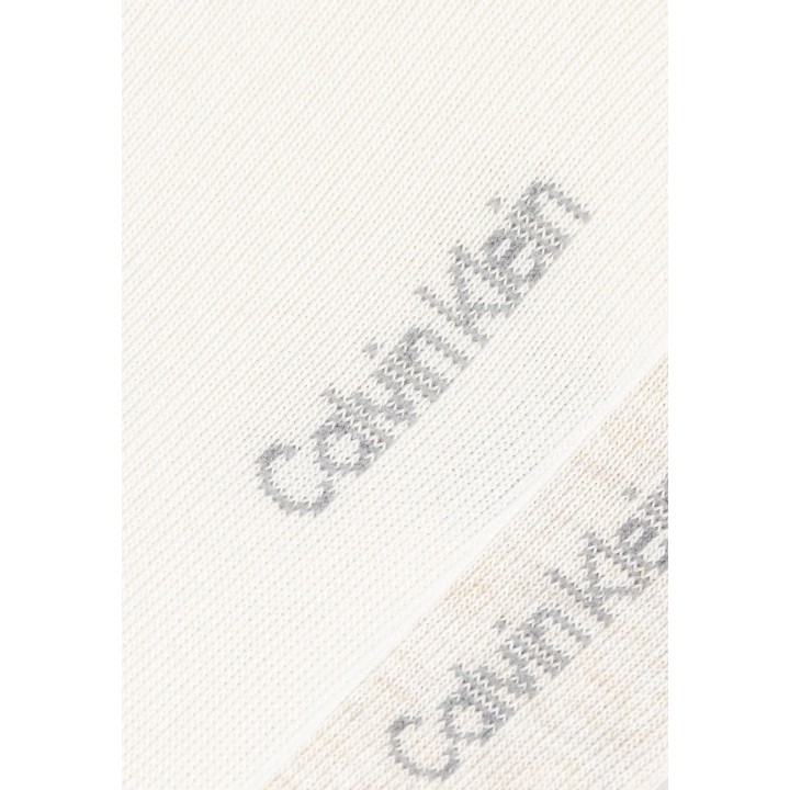 Detalle de calcetín Calvin Klein Jeans para mujer beige claro