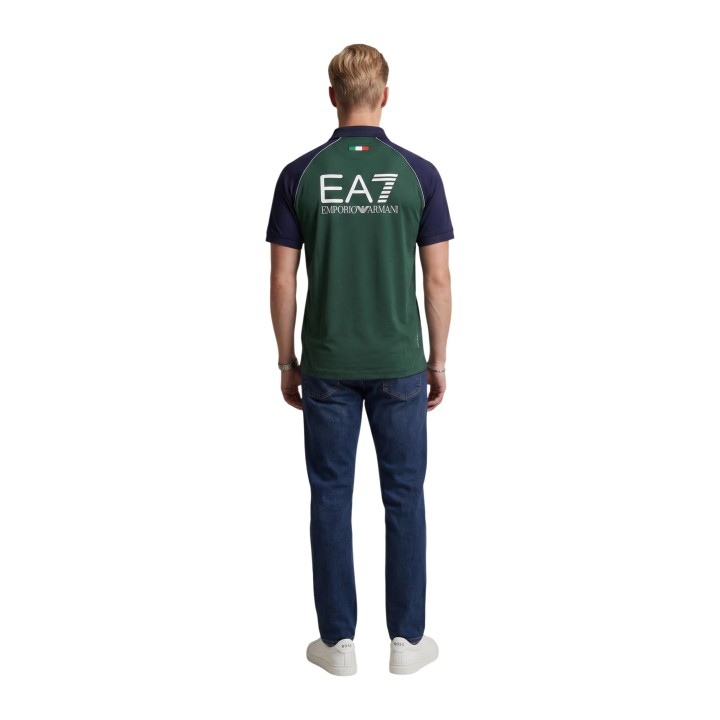 Polo EA7 de hombre azul y verde vista posterior