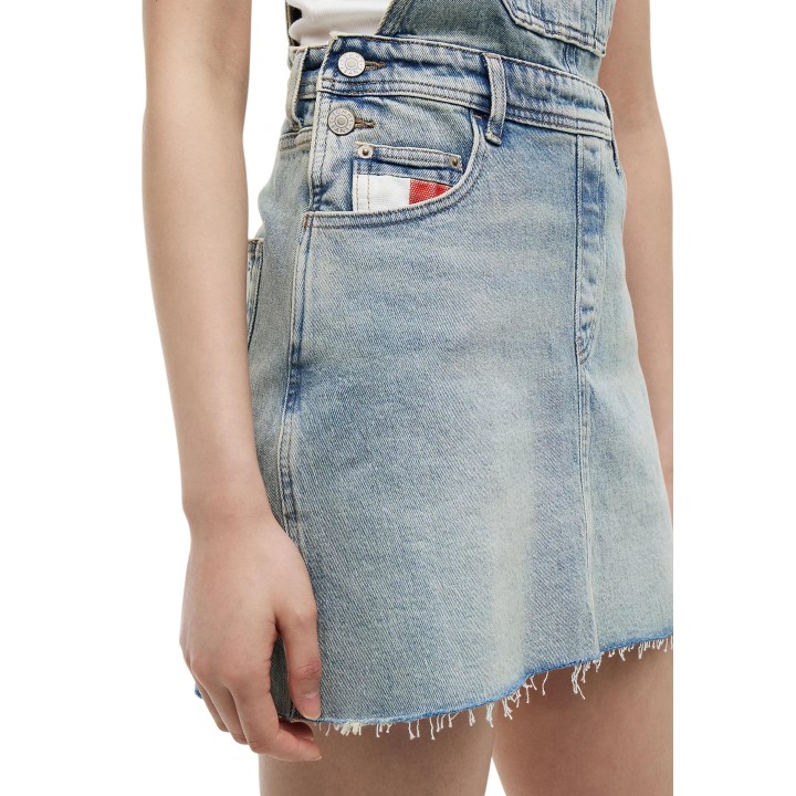 Tommy Hilfiger Jeans peto de mujer en denim claro detalle del bolsillo lateral