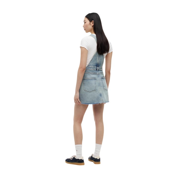 Tommy Hilfiger Jeans peto de mujer en denim claro vista posterior tres cuartos