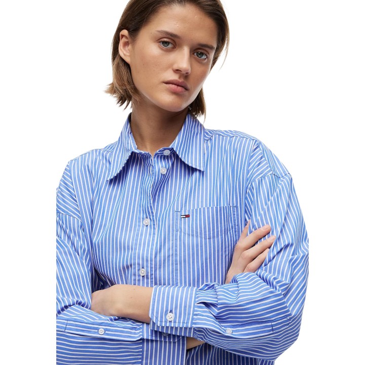 Detalle frontal de camisa Tommy Hilfiger Jeans de mujer azul de rayas