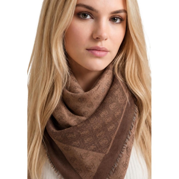Detalle de pashmina Guess marrón jacquard Lindsey AW5526 VIS03