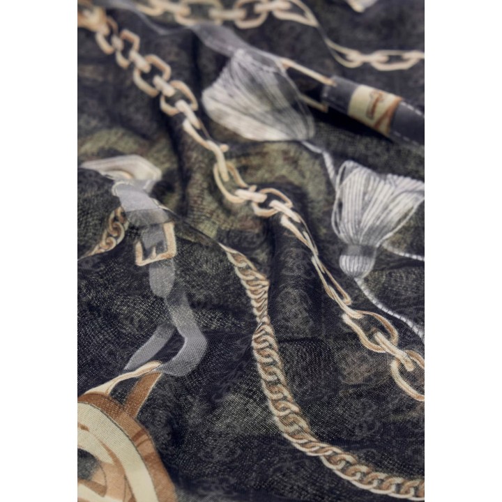Detalle de pashmina Guess de mujer negra con estampado de cadenas