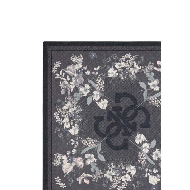 Guess pashmina de mujer negra AW5538 MOD03 en detalle del estampado floral