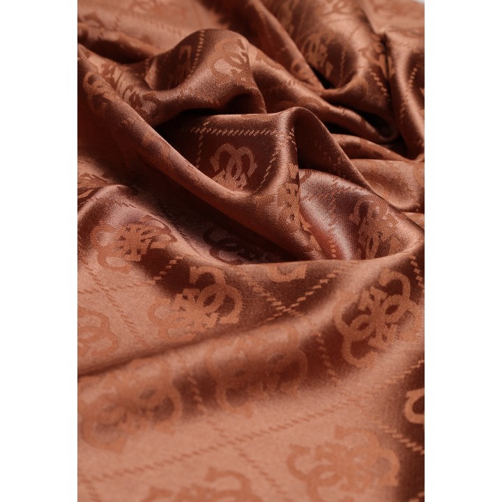 Guess pashmina de mujer Samantha en color bronce vista detalle del tejido