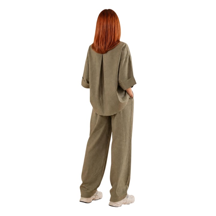 I am camisa de mujer verde salvia de lino 17501 vista posterior