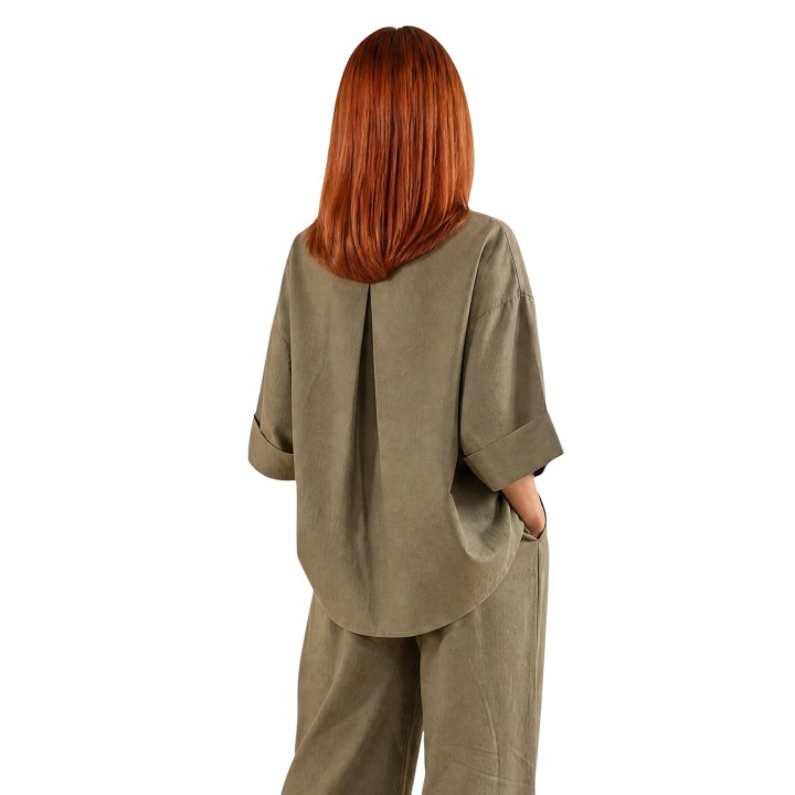 I am camisa de mujer verde salvia de lino 17501 vista posterior