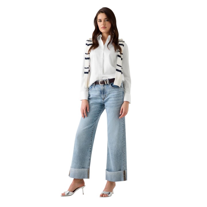 Guess camisa blanca de mujer vista frontal de cuerpo entero