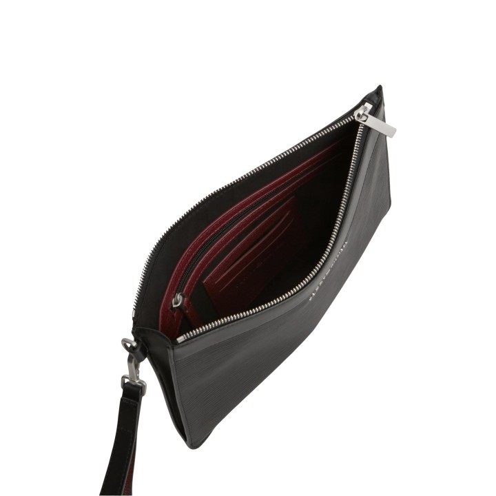 Tommy Hilfiger bolso para hombre negro de material saffiano vista de tres cuartos