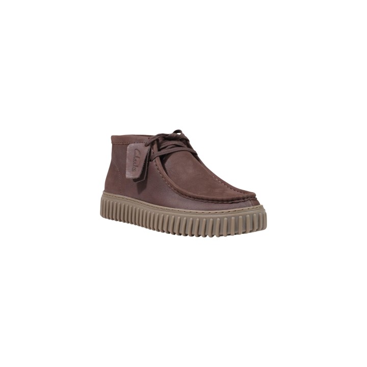 Clarks Torhill Hi 26327242 botines de hombre marrones vista de tres cuartos