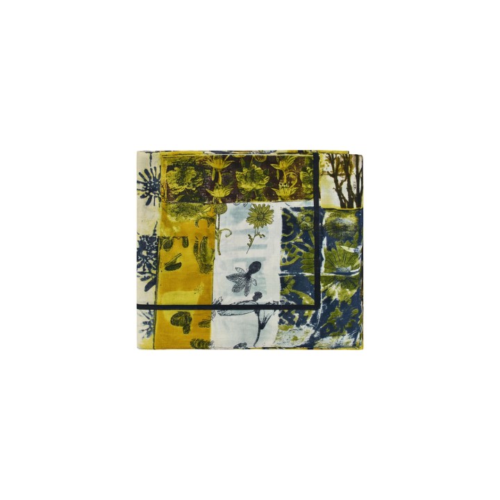 Desigual pashmina de mujer verde FOU_BLOSSIRA 26WAWA27 vista frontal plegada