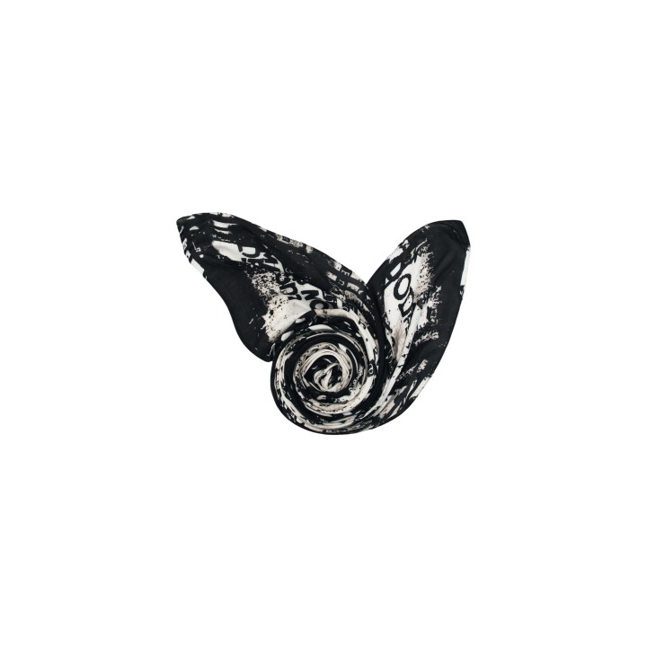 Pashmina blanca Desigual para mujer FOU_LETTERING 26WAWA40 enrollada detalle