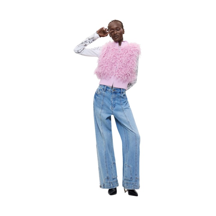 Desigual chaleco de mujer rosa con textura de pelo vista frontal de cuerpo entero