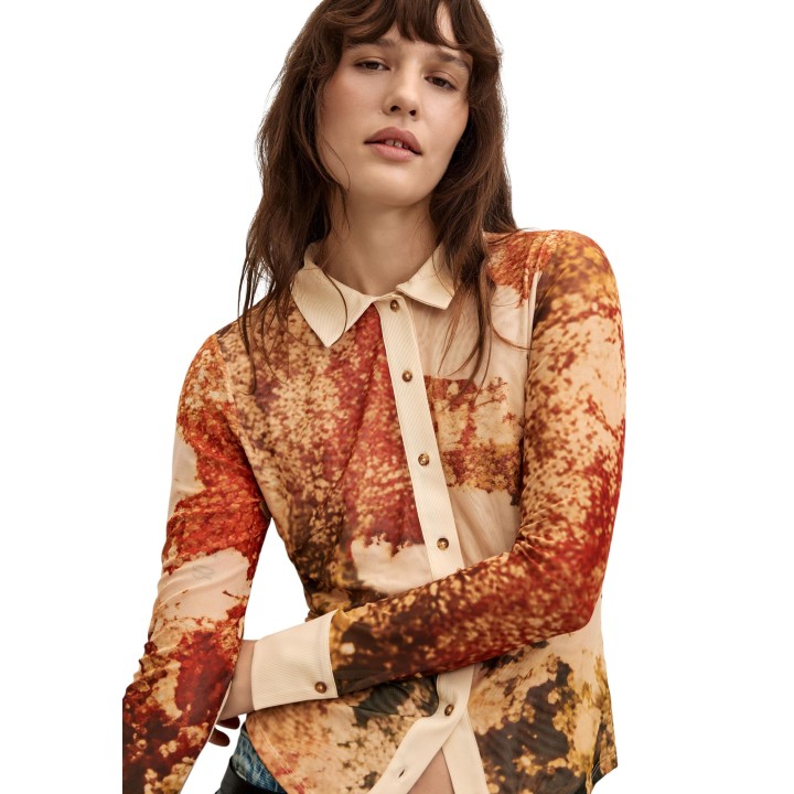 Desigual camisa de mujer beige estampada detalle frontal