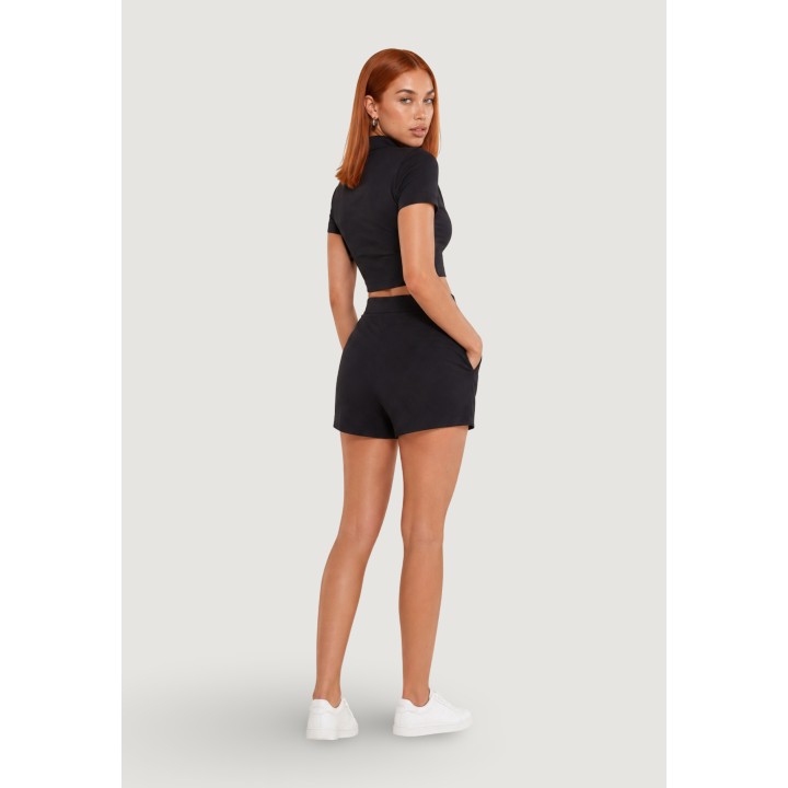 I am falda pantalón de mujer negra de algodón plisada vista posterior modelo TW104
